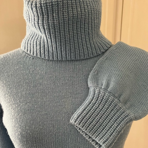 Burberry Merino Blue Turtleneck, fits Small - Picture 2 of 10